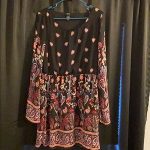 Patterned black, long sleeved dress